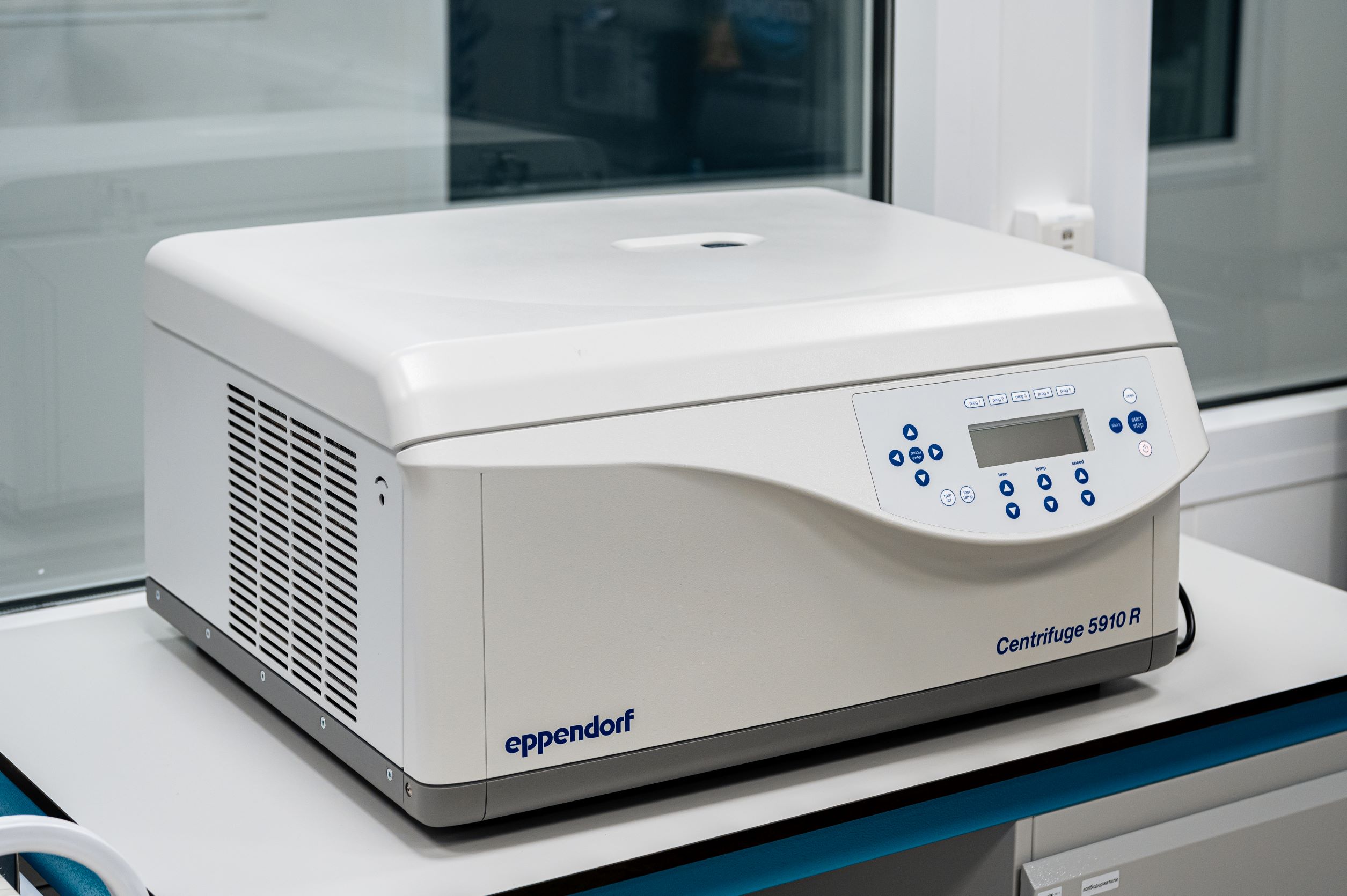 Центрифуга EPPENDORF Centrifuge 5910 R